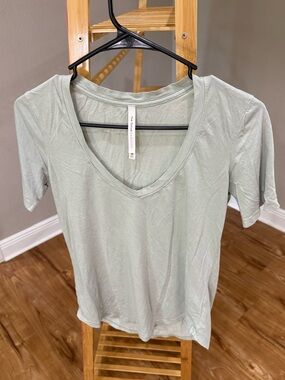 Babaton Tee Size XS